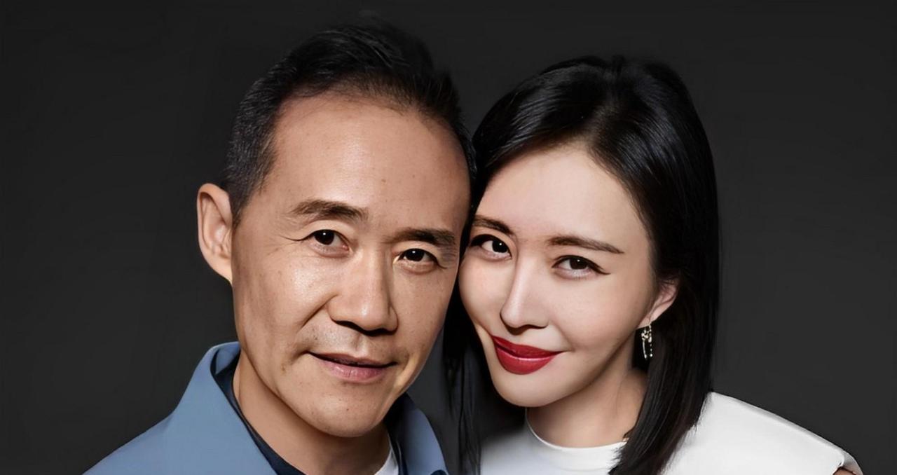 王石田朴珺的传闻，让我想起了娱乐圈的另一对夫妇。
也是一个十八线小嫩模，傍了个影