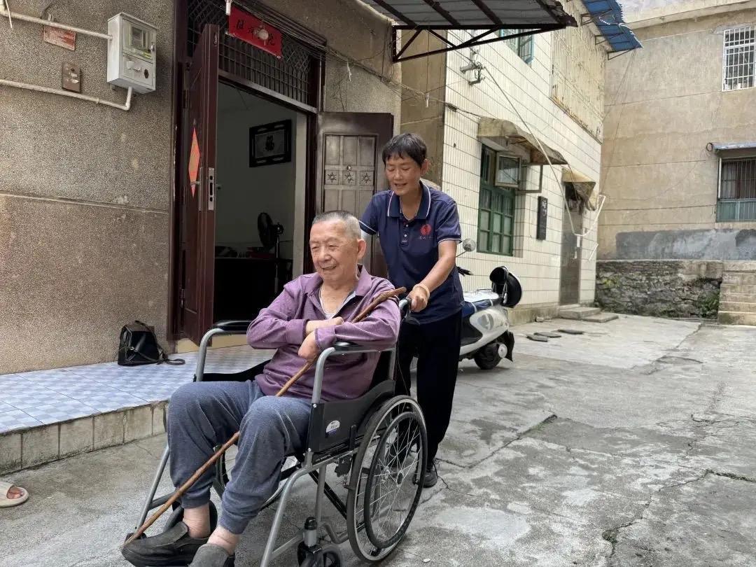 不信你试试！
让你伺候失能老人俩月，不用多，就俩月，看你崩不崩溃！

别站着说“