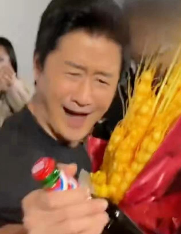 2026年3月，吴京在电影《镖人：风起大漠》全国路演期间，在西安、郑州等多个站点