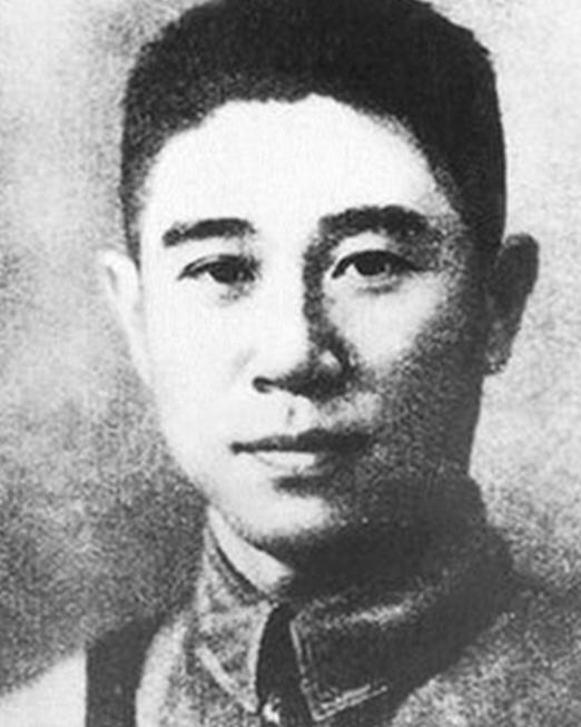 在1941年的淝永乡谢家村，一个废弃的房屋内，暗淡的灯光下，一幕悲惨的场景正上演