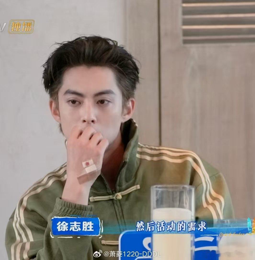 王鹤棣完全是智性恋天菜亲爱的客栈被王鹤棣的处事方式狠狠心动，不慌不忙条理清晰，客