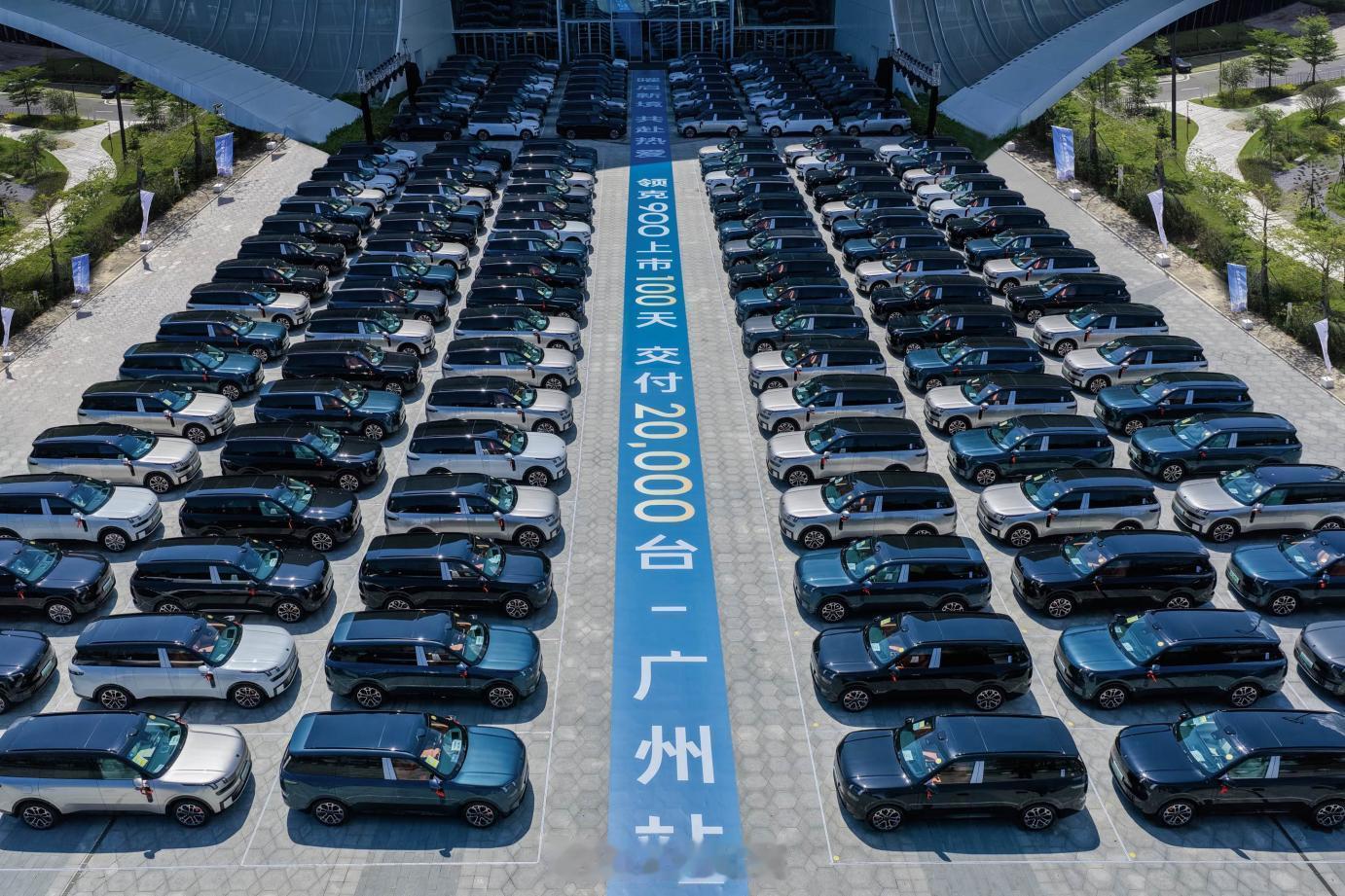 领克 900 上市 100 天交付了 20,000 台。其中 5 月销量达 5,