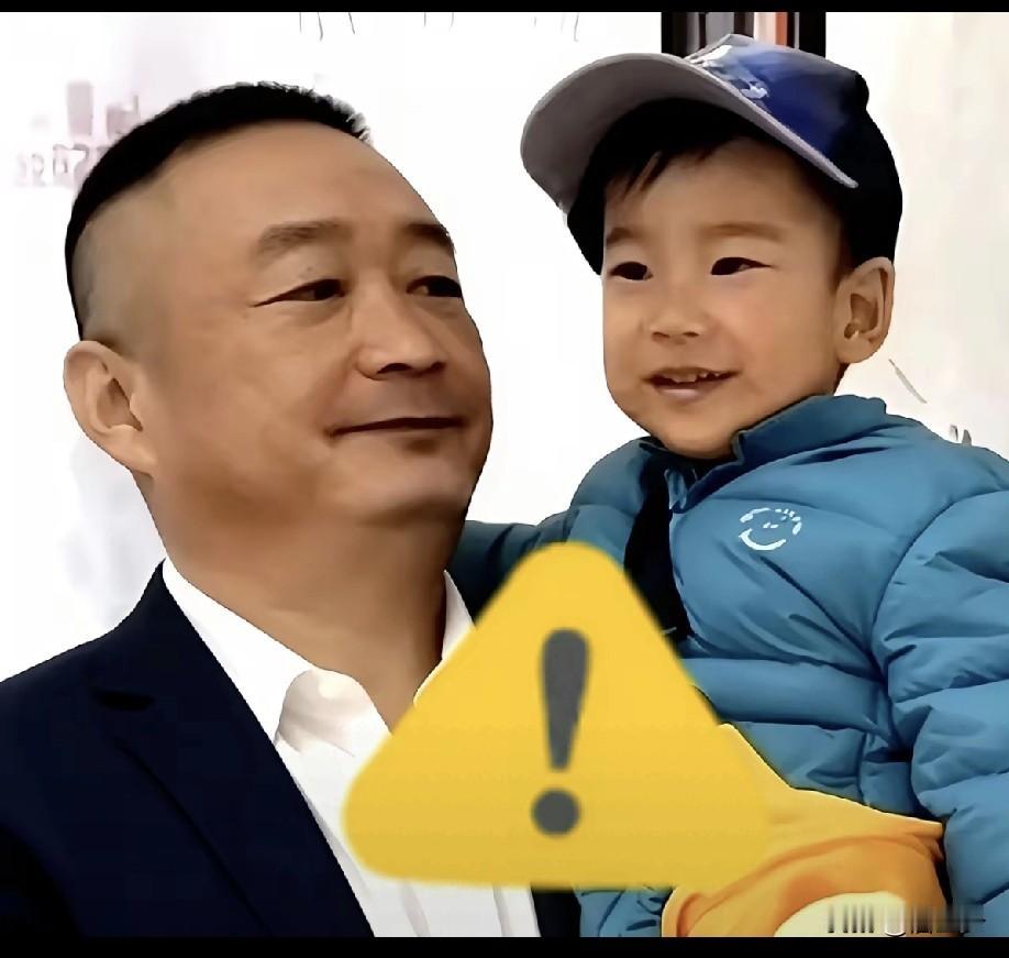 对于瑶瑶留下的儿子，她的弟弟想要争取孩子抚养权。有人说，这个孩子跟金毛长得太像了