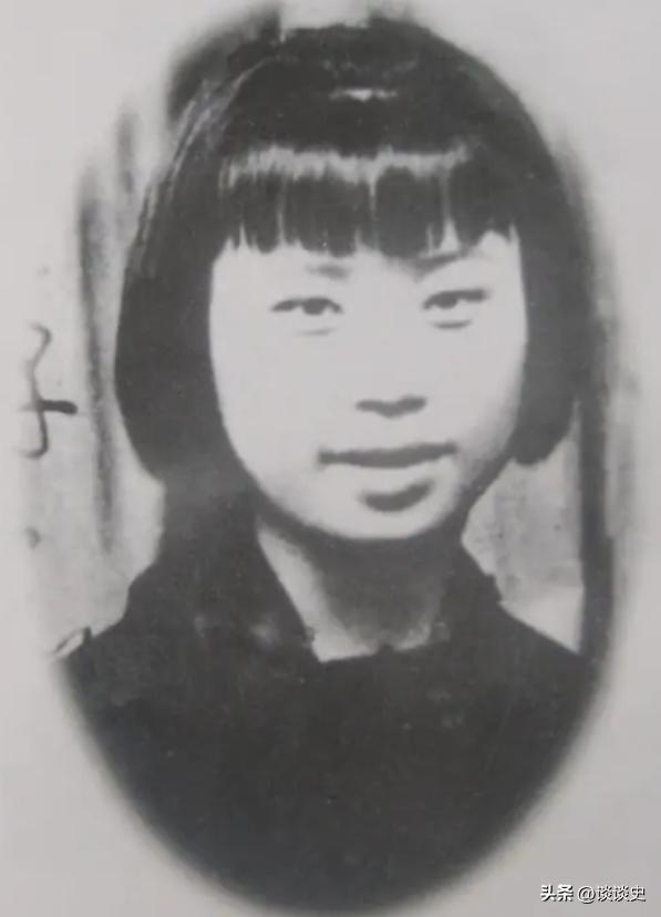1941年，一美貌的女共产党员被俘，敌人不仅没有动刑，县长老婆还许诺："做他的小