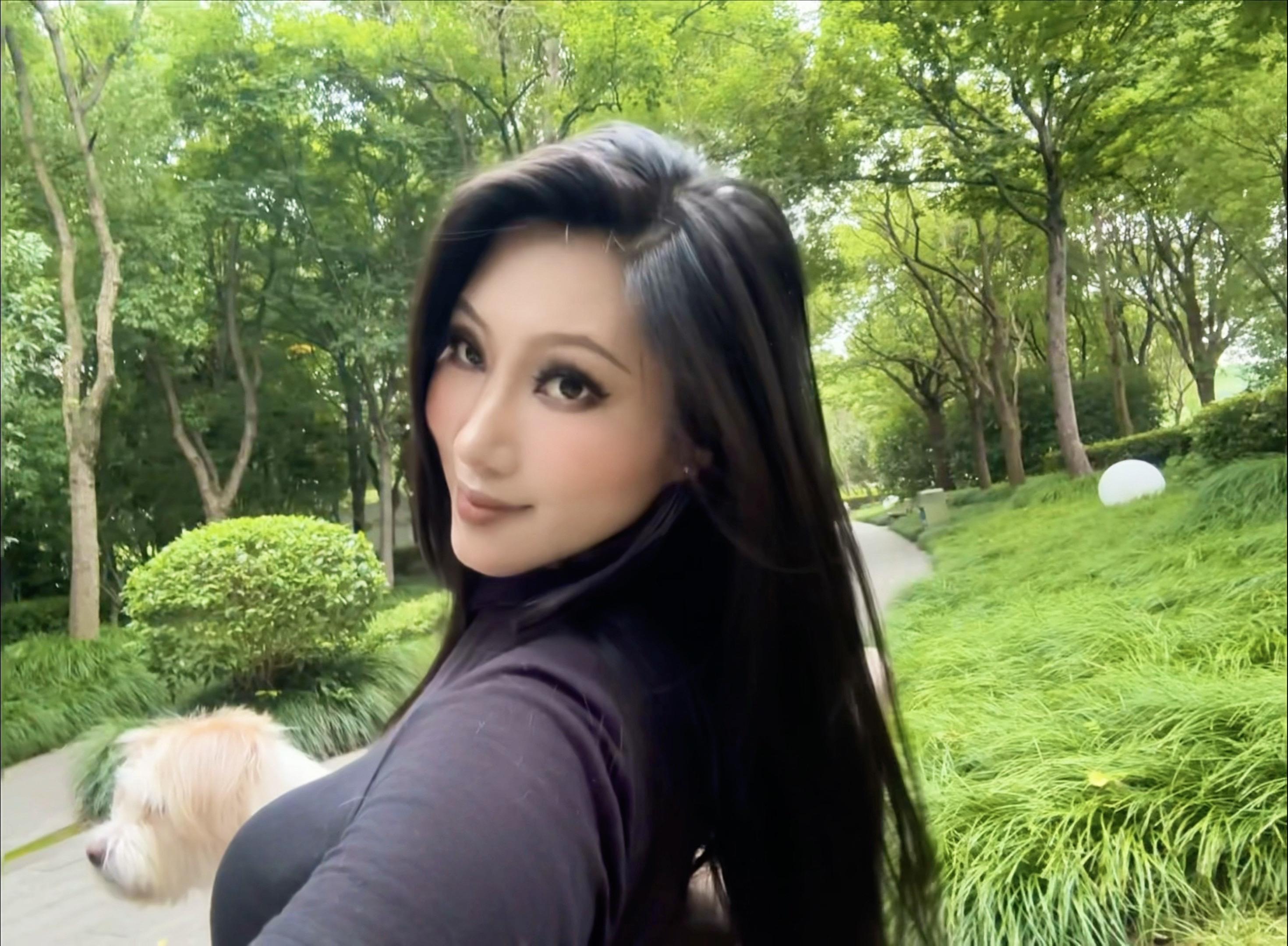 表达情绪是一件很疲惫的事情，甚至我觉得不说话，不与任何人沟通是一种幸福。