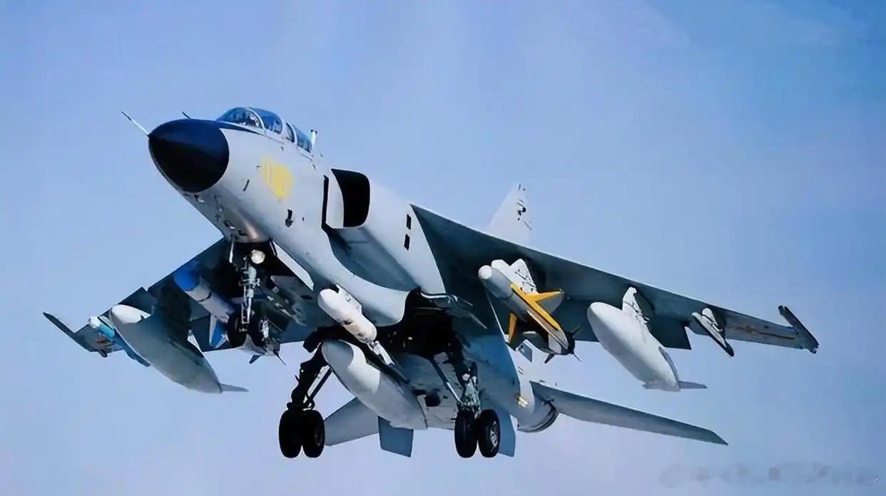 FBC-1在FC-1和J-10之前的空档期给了很多军迷一个惊喜。一则旧闻：199