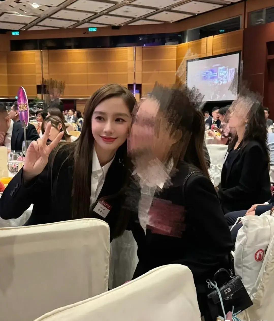 最近,娱乐圈又掀起了一阵"Angelababy旋风"!这位曾经的"国民女神"重出
