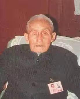 1949年，原79军军长被俘虏后想要自尽，想到自己20岁的漂亮老婆，一脸麻子，身