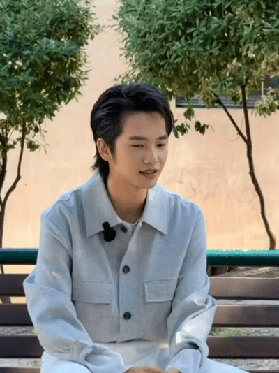 王彦桐在威尼斯切换主持人格王彦桐衣锦还乡的木生既视感谁懂这份宿命感！王彦桐穿上木