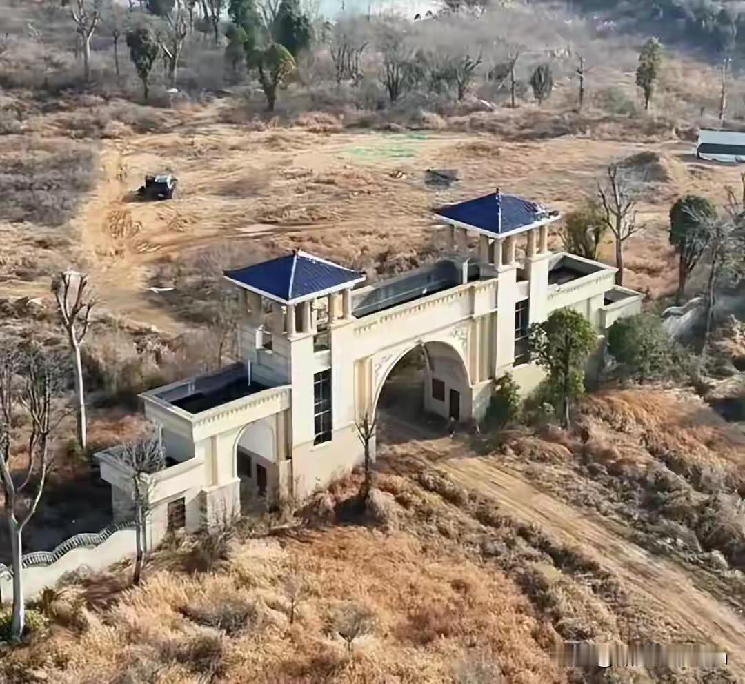 有人认识这座雄伟的大门吗？