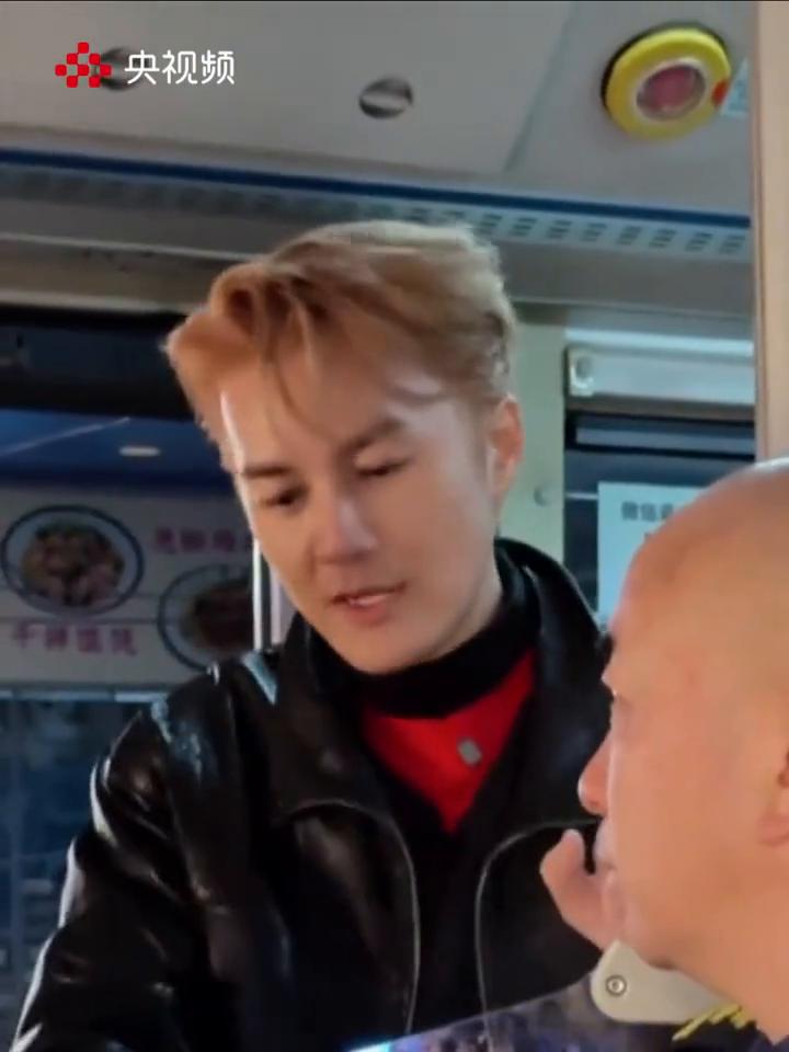 吴克群谈做自媒体：触动内心的才是真正的流量。
吴克群，台湾歌手。
开始做自己的自