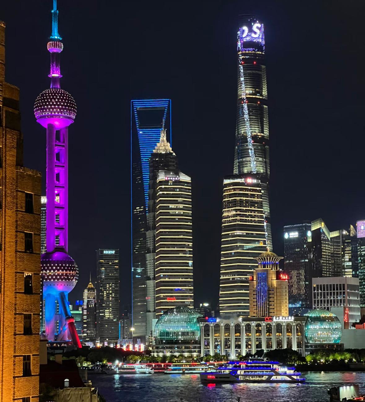 上海地铁站惊现超大大力省杯上海连大力省杯都这么沪味不得不夸赞上海的氛围感！超大大