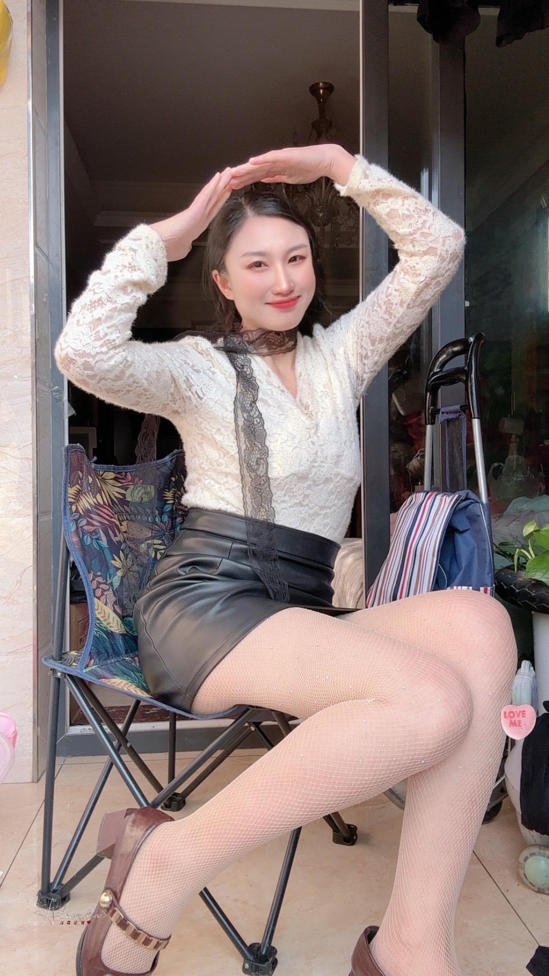 感情里的伤害在所难免，黄昏再绚烂，终要奔赴黑夜身材你品你细细的品 谁还不是个腿精