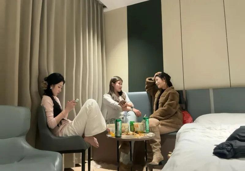 《巴黎人报》报道，巴黎将有近4000名球迷随队出征慕尼黑。拜仁慕尼黑vs巴黎圣日