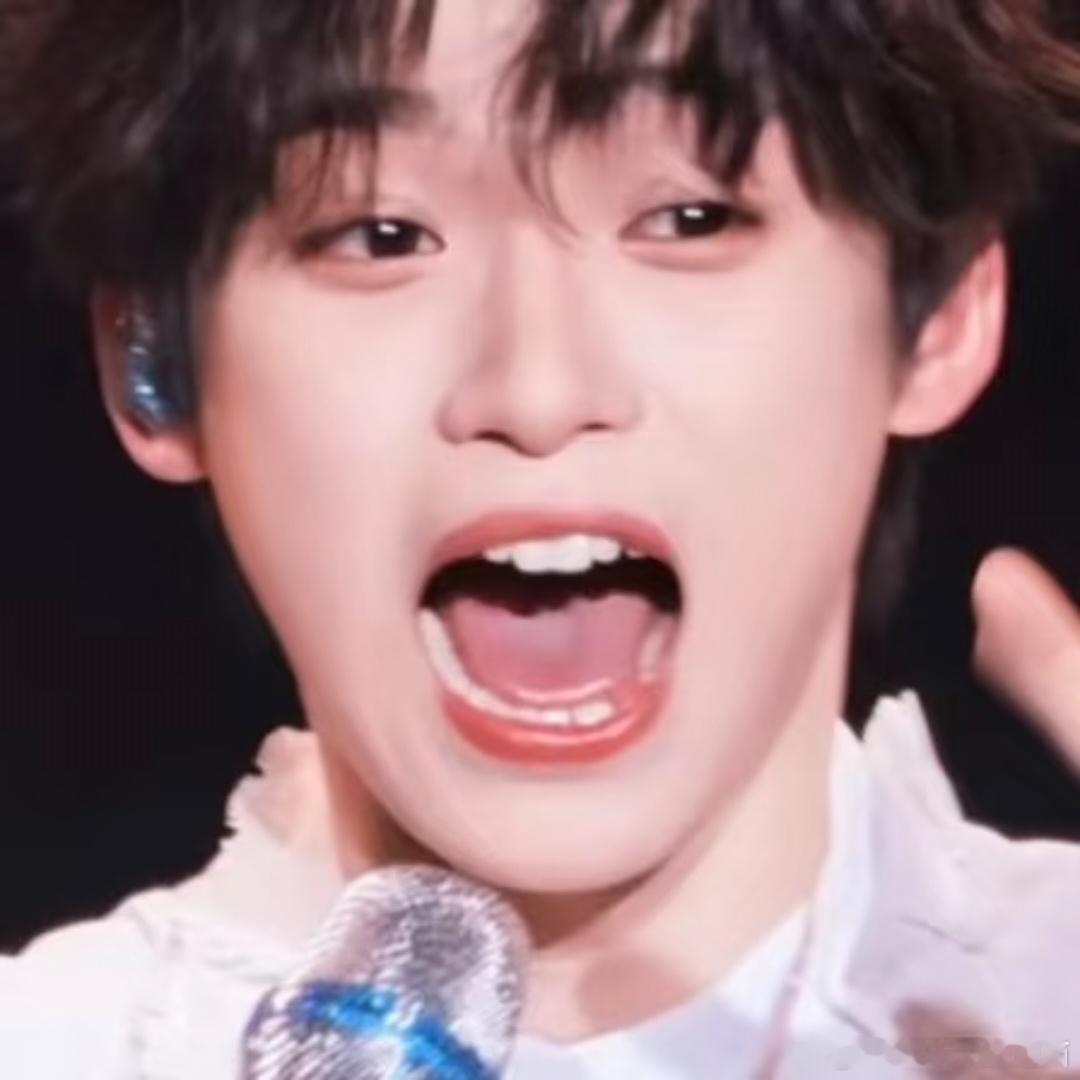 梓渝被牙医当作模板 郑朋 不止被牙医当做模板，也是最适配的电动牙刷代言人了梓渝的