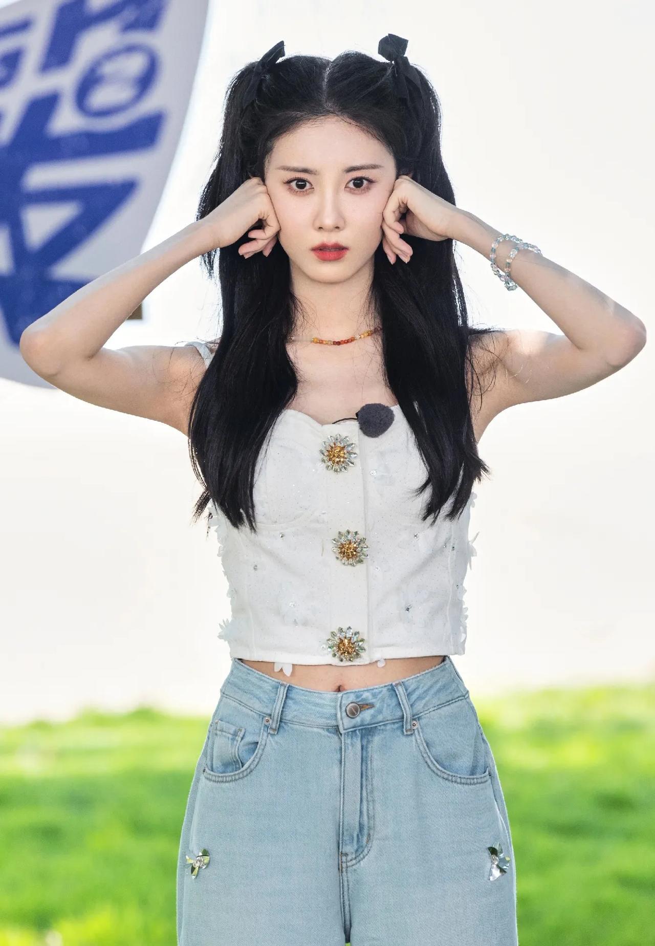 @曹斐然 最新～我是女生[比心]