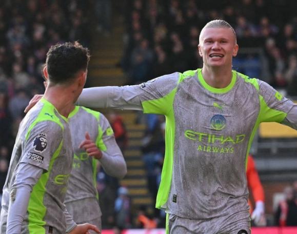 北京时间12月18日，明天有两场英联杯1/4决赛的比赛，赛程如下：

第一场03