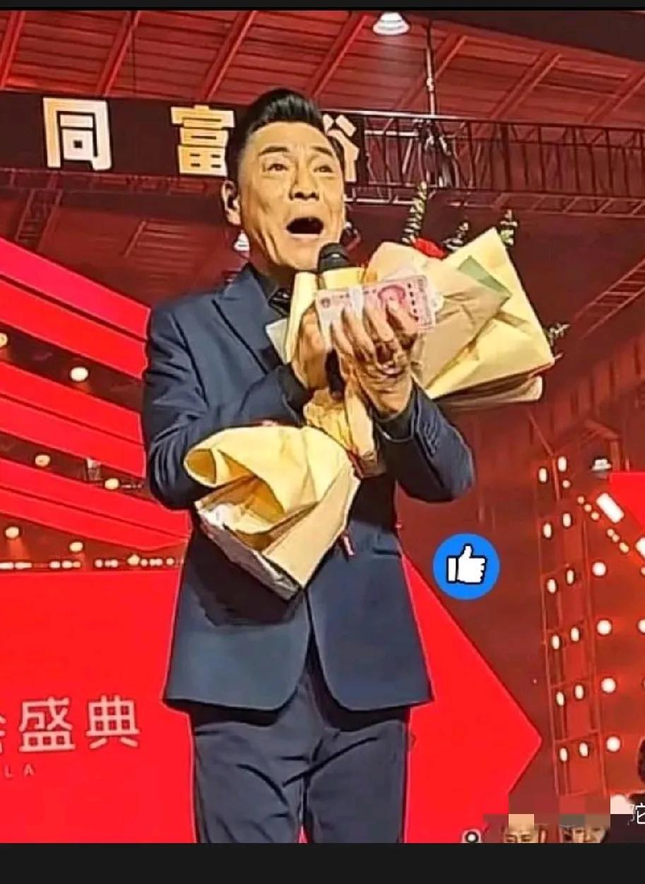 事实证明，混得好的人都是情商极高的人！
屠洪刚去崔培军公司演唱，崔培军大手一挥给
