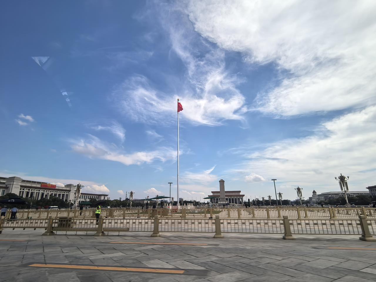 根据周一公开的法庭卷宗显示，一名美国联邦调查局特工从该局监控的加密货币账户中窃取