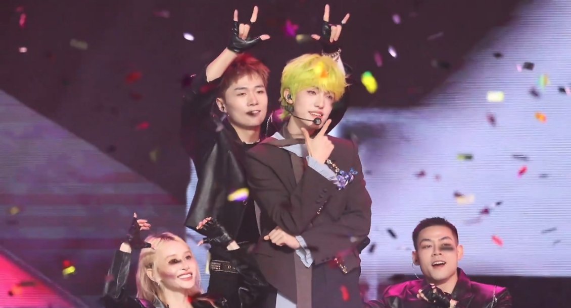 不太适合，显得脸大头大张泽禹绿发