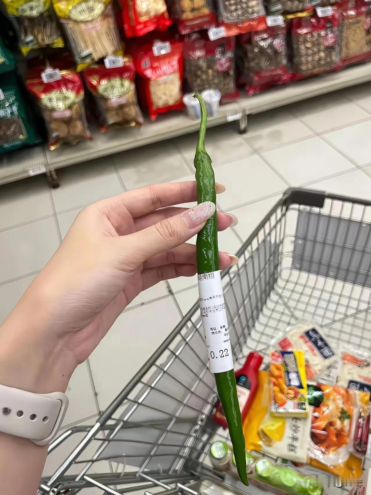 超市的辣椒就是便宜
怪不得年轻女朋友都喜欢去超市买菜
喜欢做饭，不喜欢买菜
担心