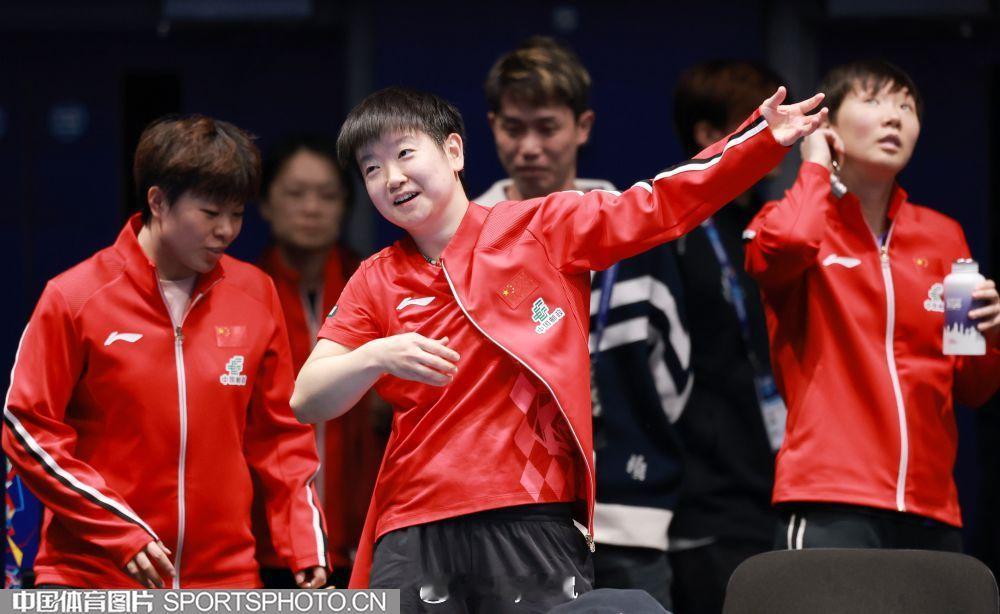 下班喽 世乒赛 孙颖莎vs巴约 中国女团vs波兰 孙颖莎3比0巴约