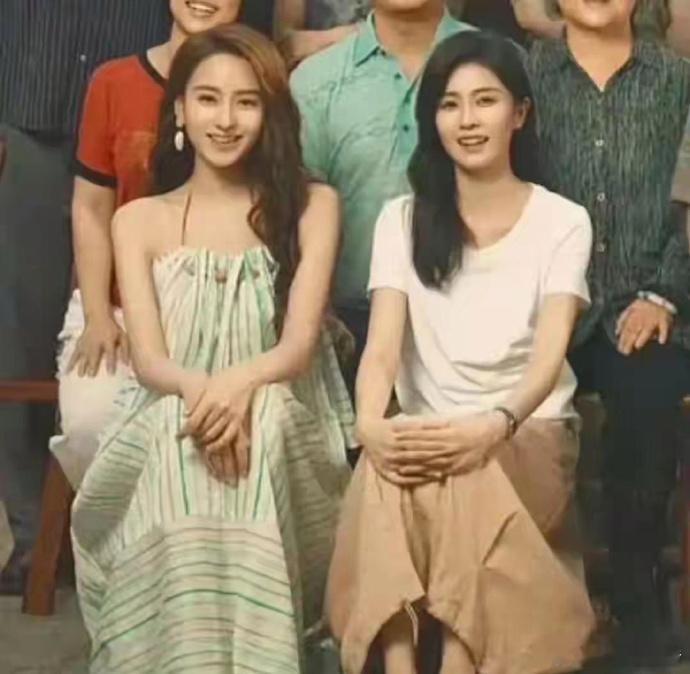 白鹿在真美女旁边一下就暴露了，说她是普女还是有道理的。 