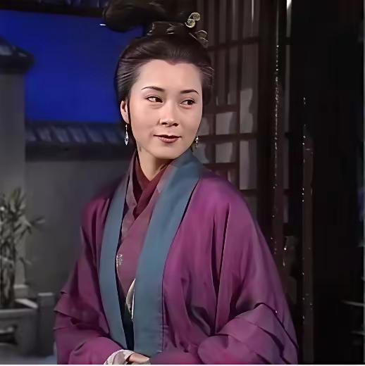 原著黄蓉本来就是这样的，恰恰说明魏秋桦演的好！
黄蓉从《射雕》到《神雕》的变化，