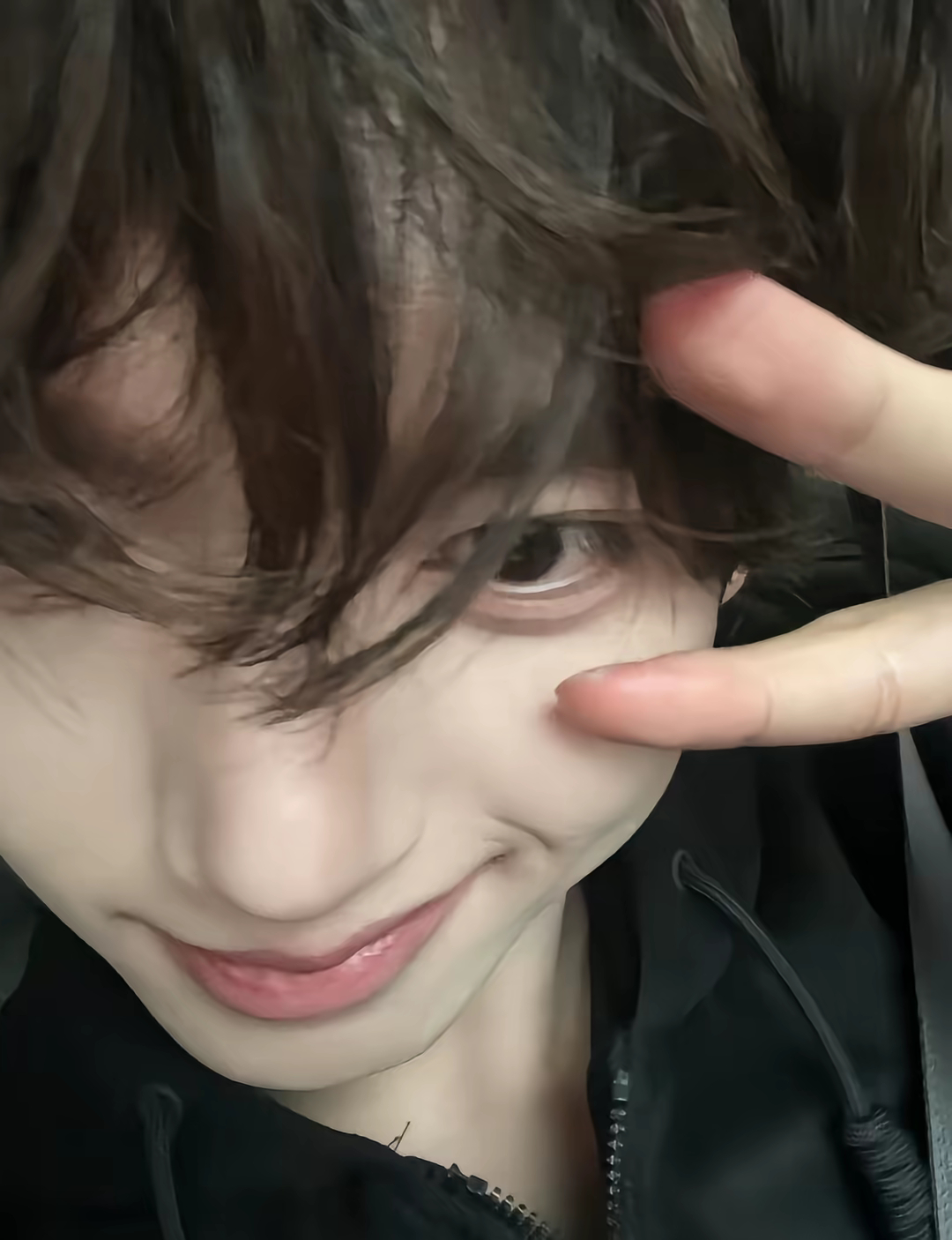 韩维辰 🐰韩维辰and2ble唯一门面 他的誓言被藏在鸟的翅羽里，每当飞过天空