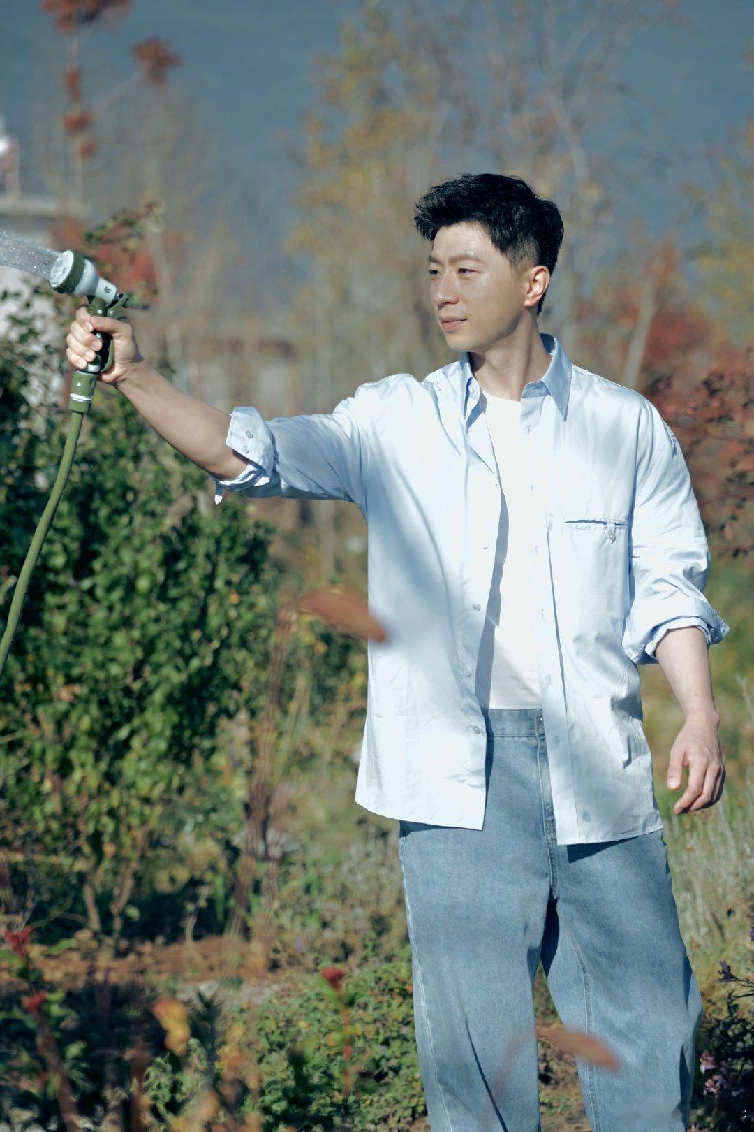 马龙感受自然之美 更新社媒晒出龙队大自然松弛plog“立于苍山脚下，与草木共呼吸
