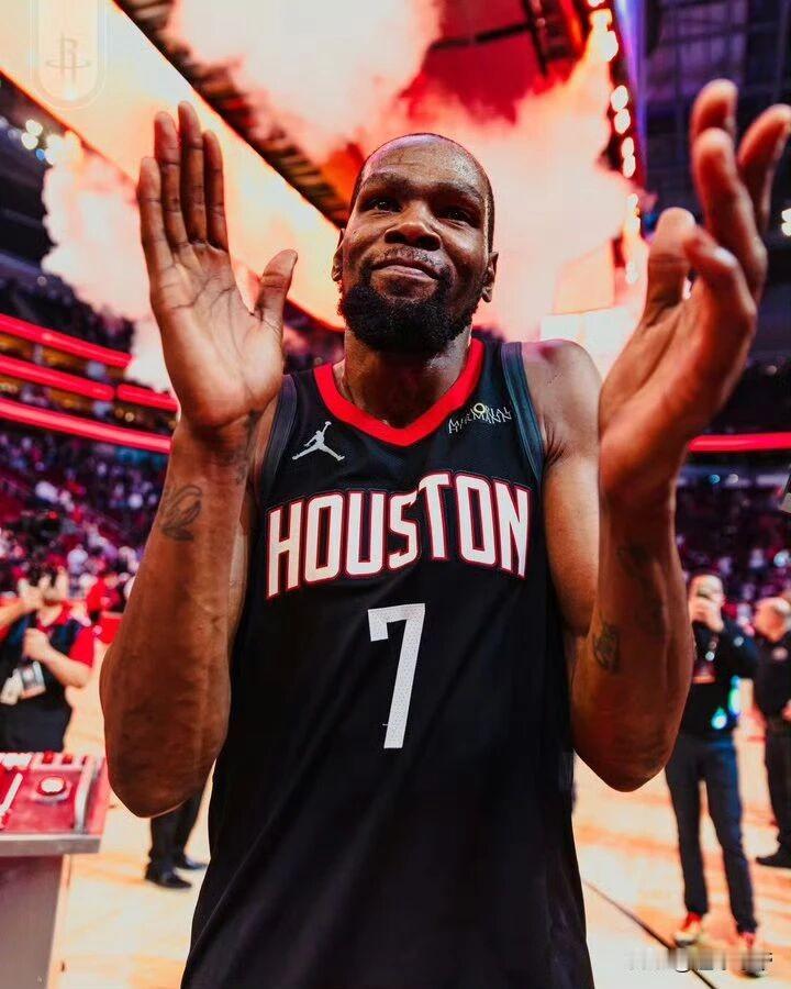 杜兰特气炸了，自己拼尽全力却惨遭开拓者双杀!

在今天火箭与开拓者的比赛中，上一