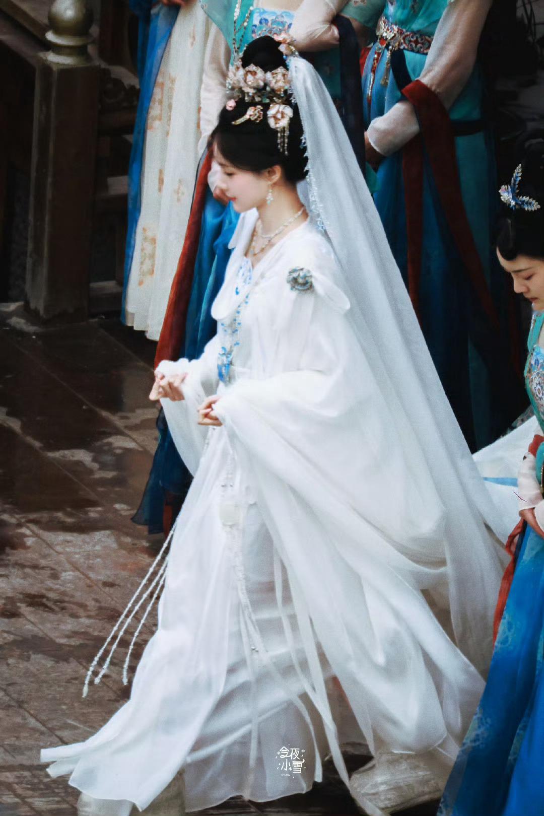 李一桐神女  没错！这完全就是神女嘛[憧憬][憧憬][憧憬] 