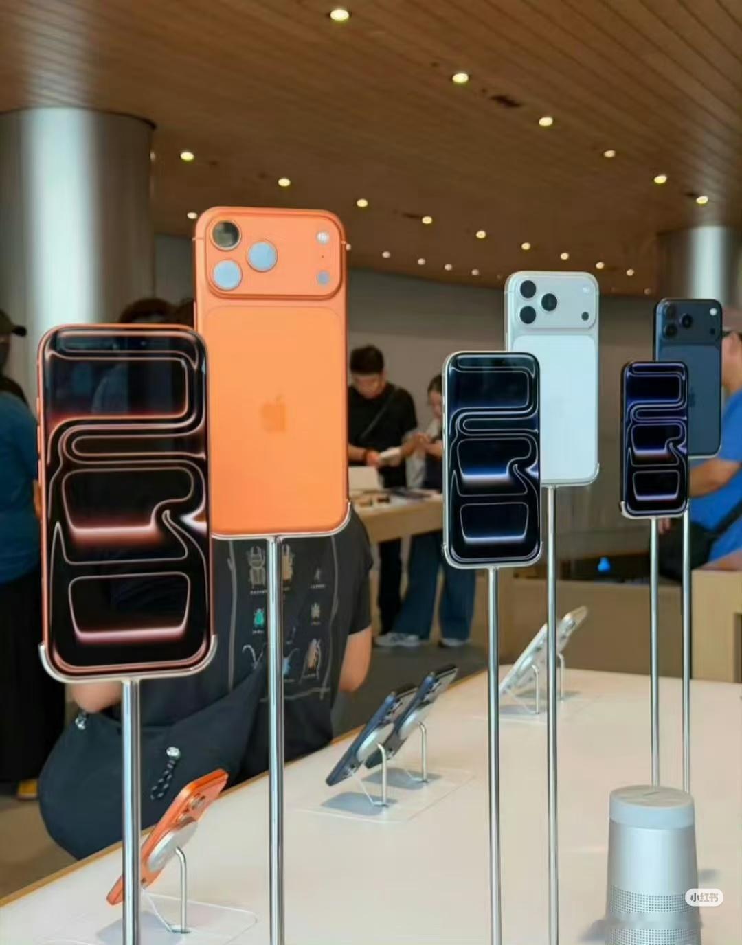 iPhone17Pro被黄牛拒收想不通这东西还要抢，还有人加价买[笑而不语]价格
