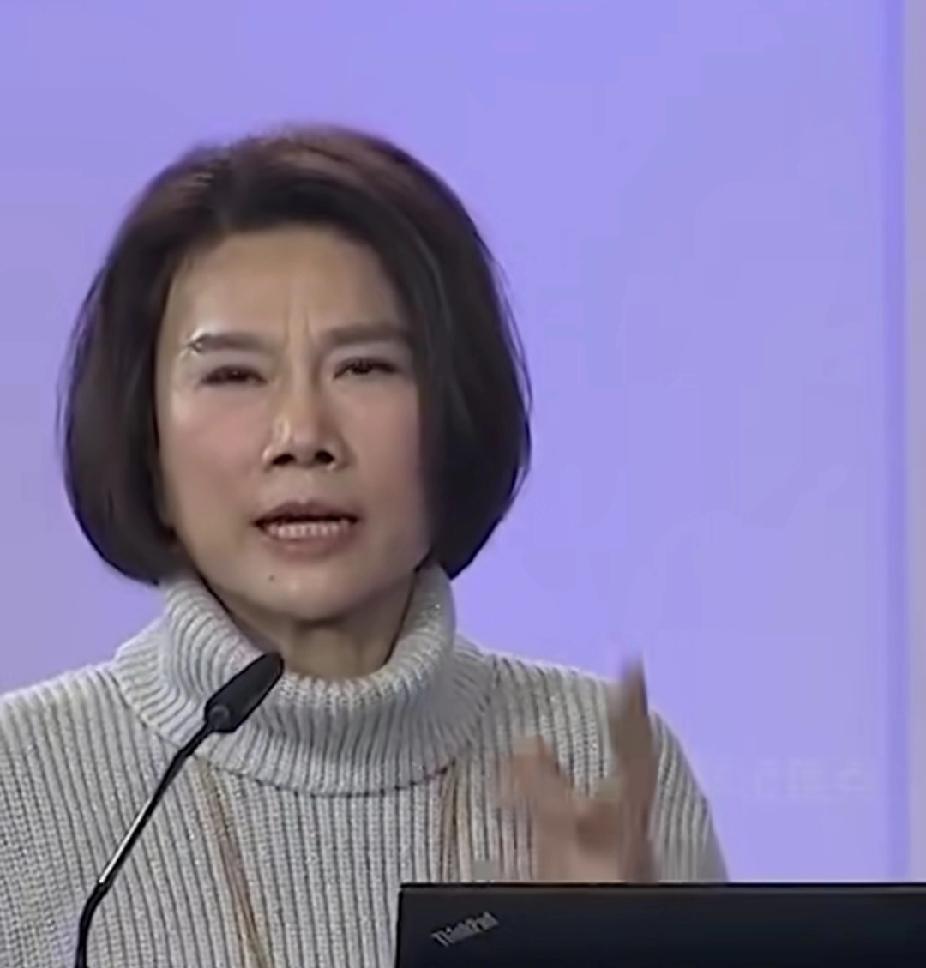 董明珠在2016年财经论坛的讲话：中国要想成为强国，必须要靠实体经济，而我们现在