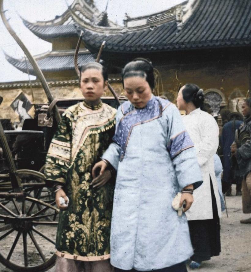 【清朝末年的女性】
要知道，生活在这个时代的女性是幸运的，要知道，在古代男权地位