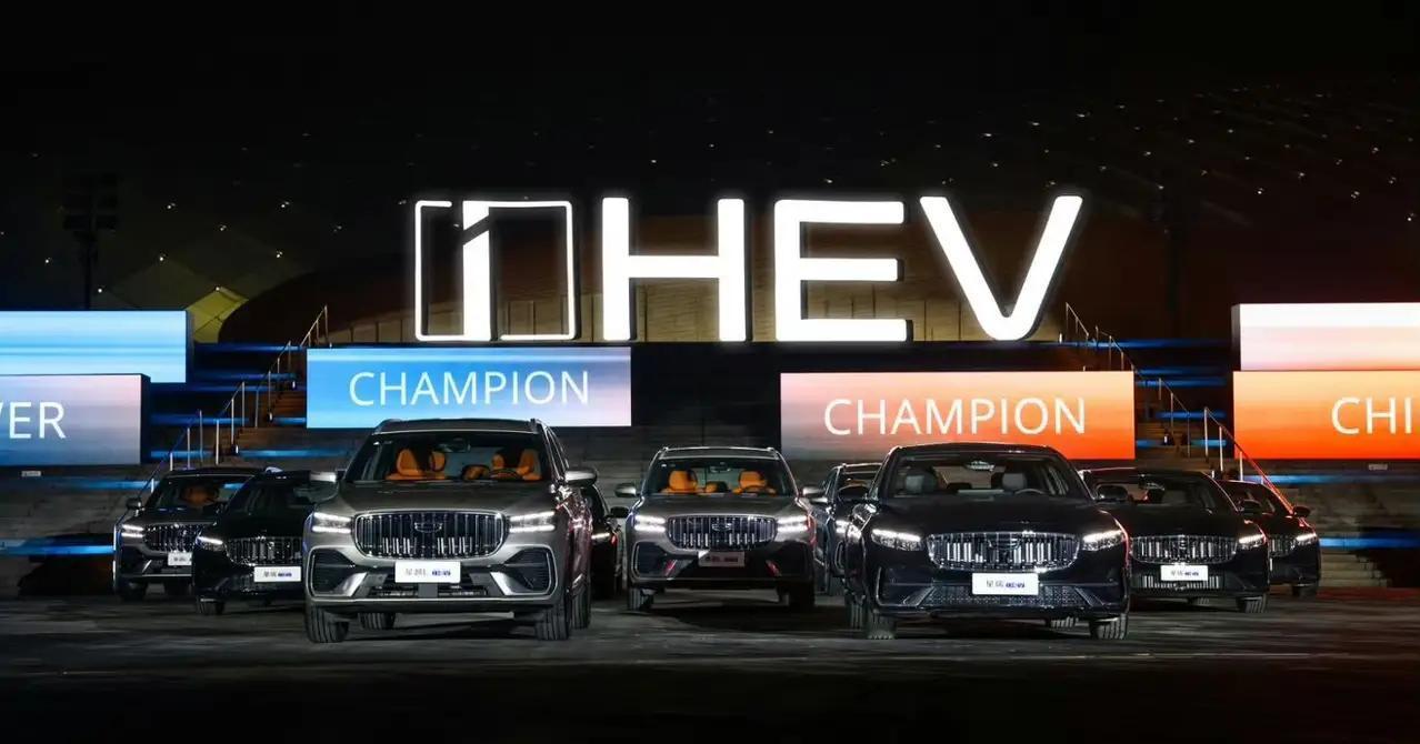 你猜，为什么2026年纯电和插混销量都在跌，HEV反而火了？不是技术不行，是算账