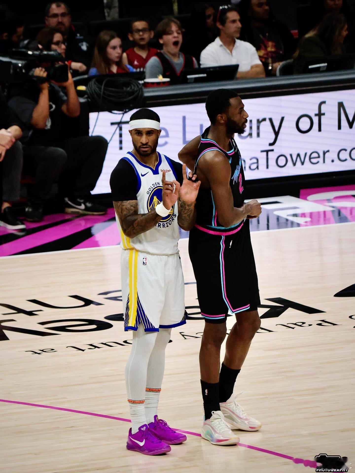 在早前勇士对阵热火的比赛中，两位前队友兼好友，加里佩顿和维金斯在场上重逢。比赛中