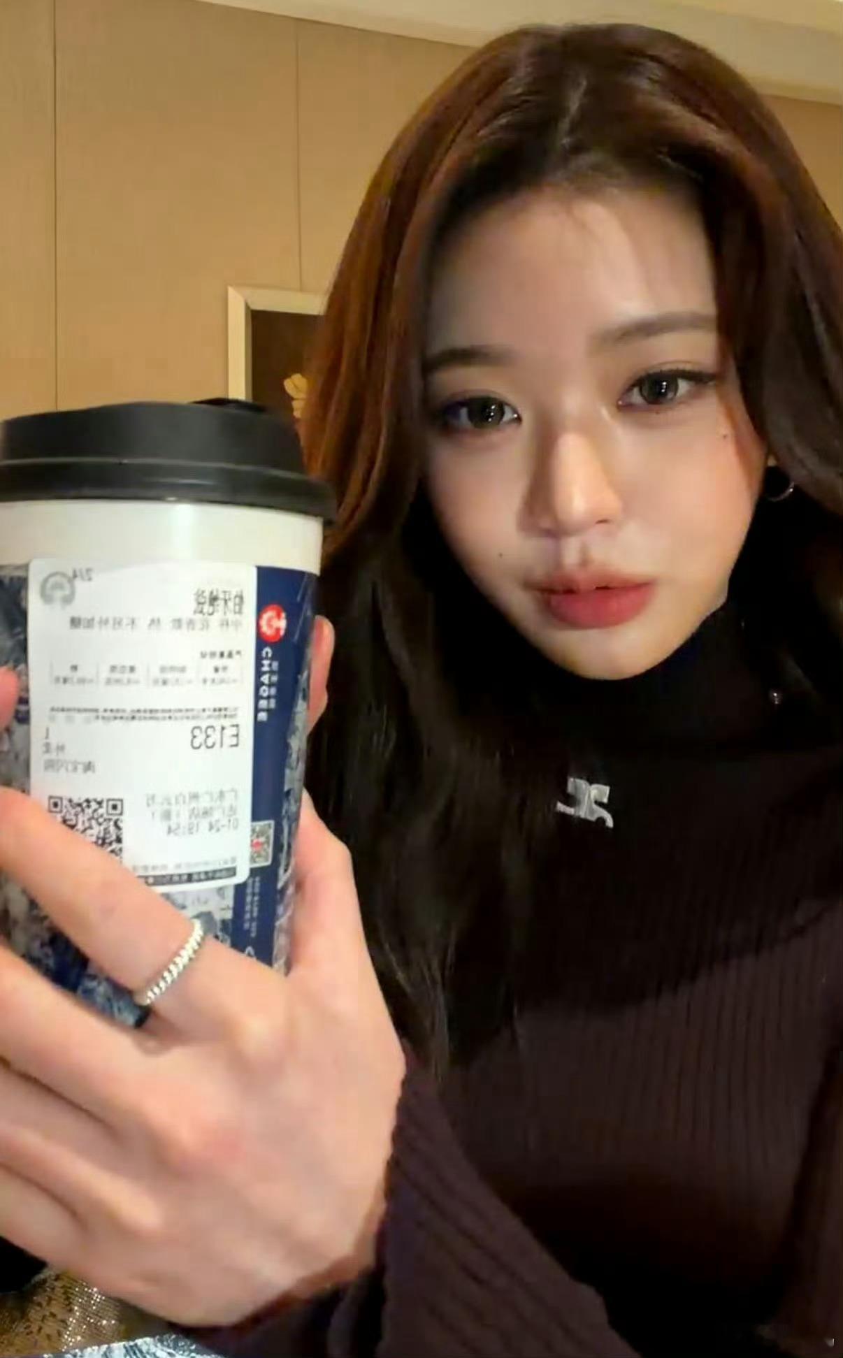 张元英直播元英说直播把自己今日份的漫游流量数据用完了🤣🤣直播该结束说再见了，