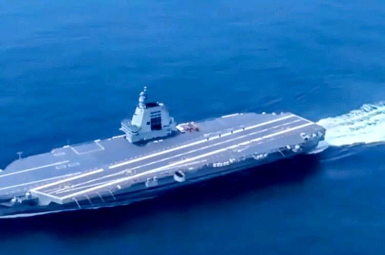 中国海军9月12日通报，中国第三艘航空母舰福建舰通过台湾海峡，赴南中国海相关海域