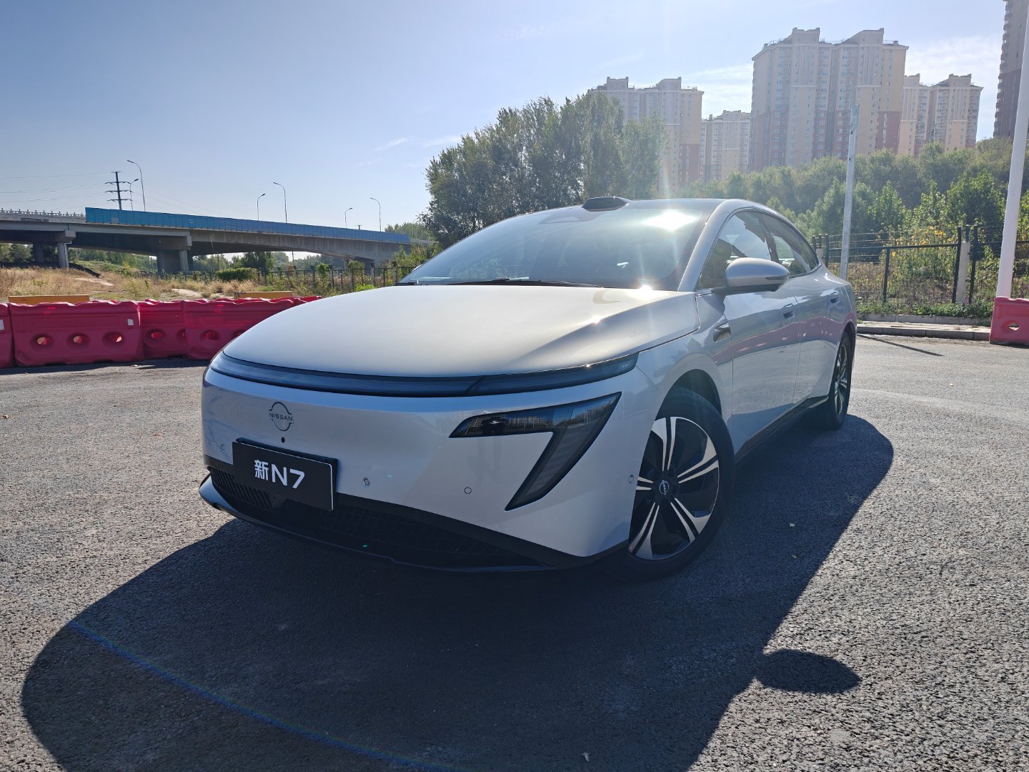新款日产N7，不整虚的：一个合资B级车，竟然把激光雷达+高阶智驾打到了13万以内