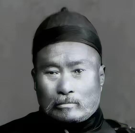 1885年，尚云祥路过京师护城河，见到一名拳师在河边练拳，一时技痒，与对方切磋，