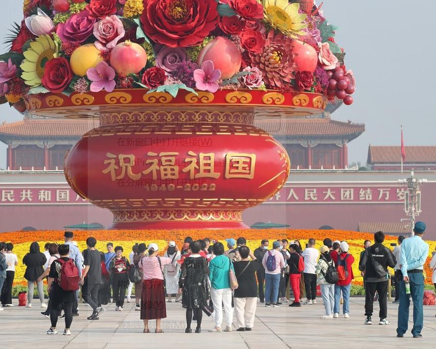 你绝对想不到，国庆第一天，全国超 3 亿人同步奔赴同一场 “奔赴”。
新中国成立