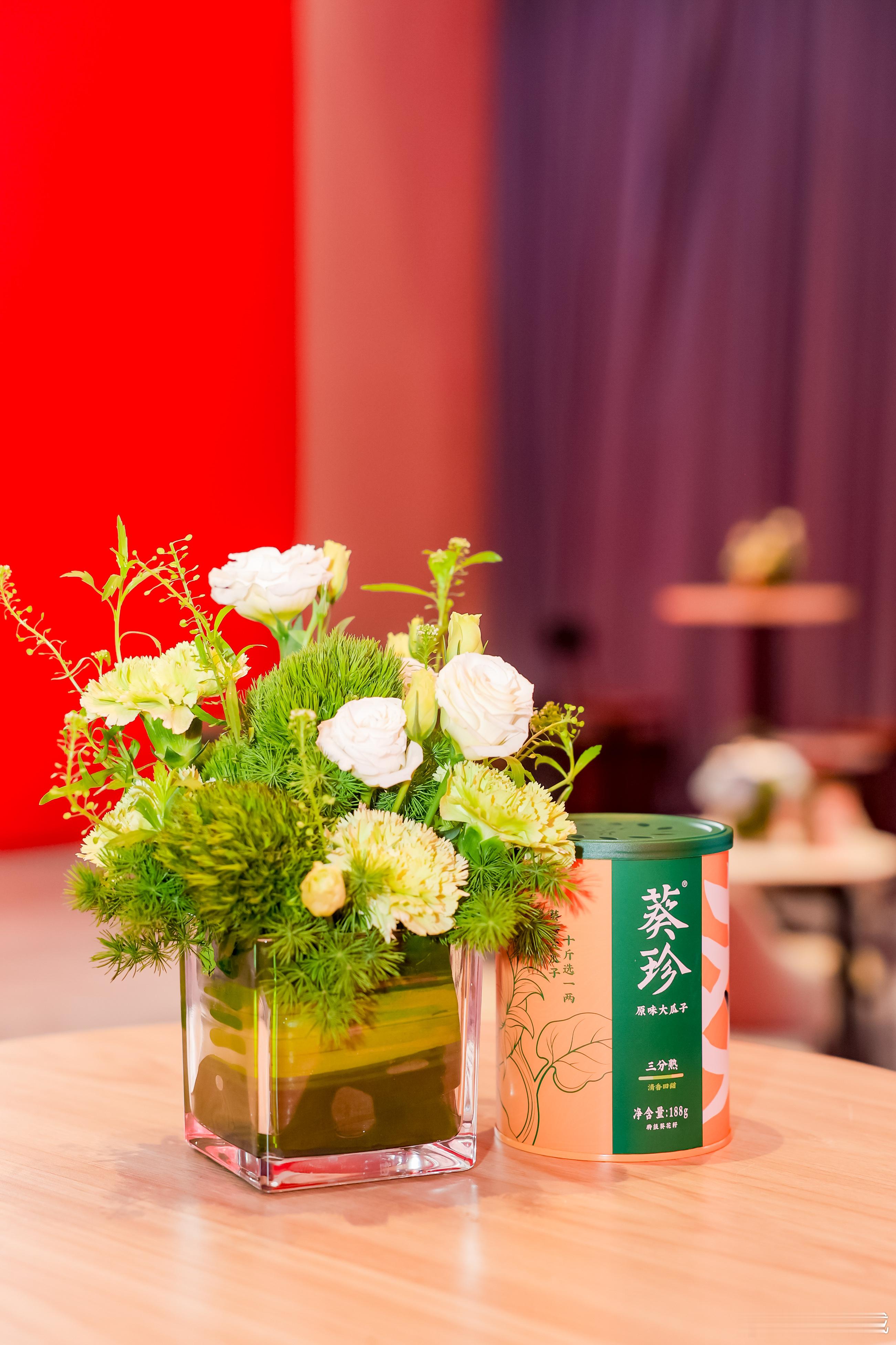 企业家之夜小米YU7实力圈粉企业家们的出场能有多酷炫 新浪财经企业家之夜的聚光灯