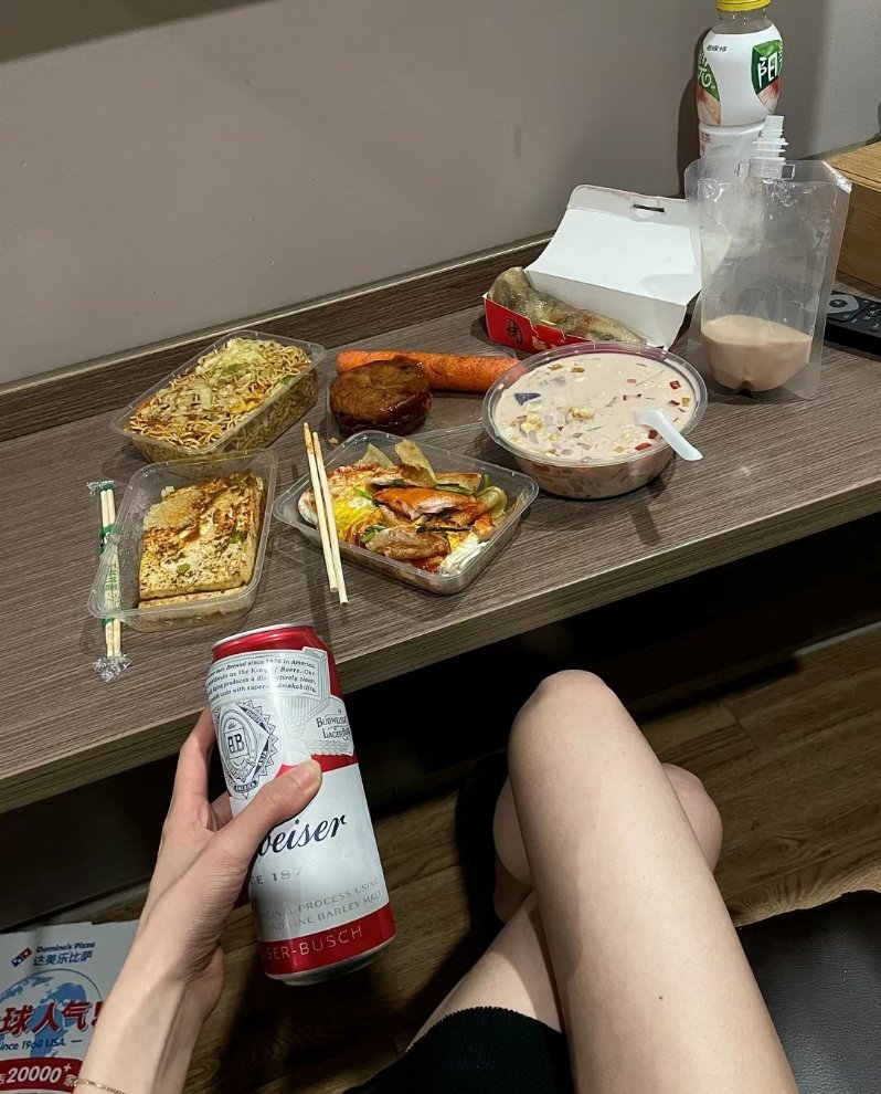 年就这样过完了 都各自回归原来的生活轨迹 各自忙碌 各自生活 . ​​​