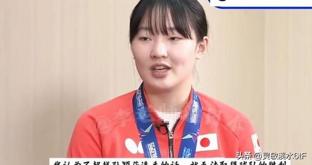伦敦世乒赛女团决赛这一幕真的又好笑又真实！
张本美和在场边看早田希娜跟孙颖莎打，