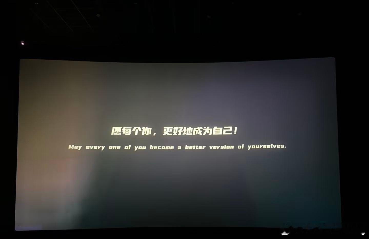 看喜剧泪目算成年人的闯关吗谁不是一边狼狈一边奋力逃生打磨两年的诚意之作，主创用心