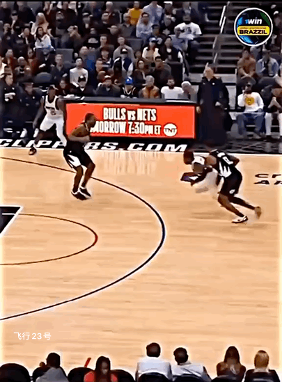 NBA最好看的三个极限后仰
图一：不可思议的欧文
图二：科比这腰腹绝了
图三：乔