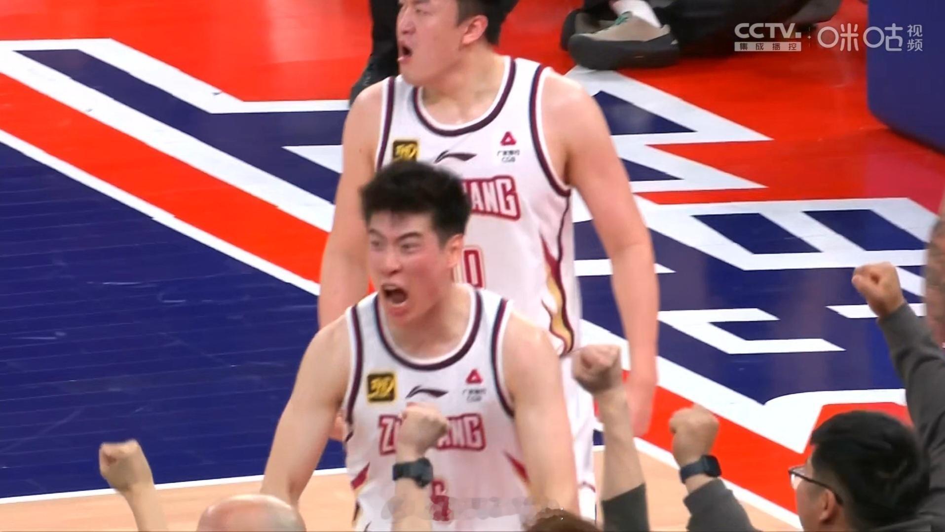 浙江稠州今天的胜利，是终结了上海久事的主场14连胜啊，洛夫顿空砍40分。上海男篮