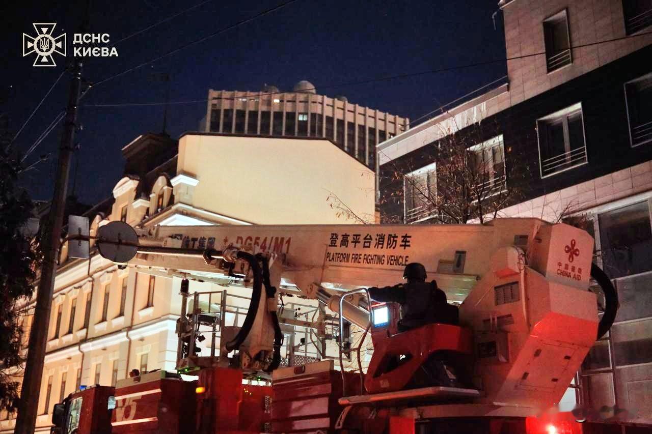 【“中国制造”救人不杀人】2月2日夜3日凌晨，乌克兰遭俄罗斯大规模空袭。基辅一栋