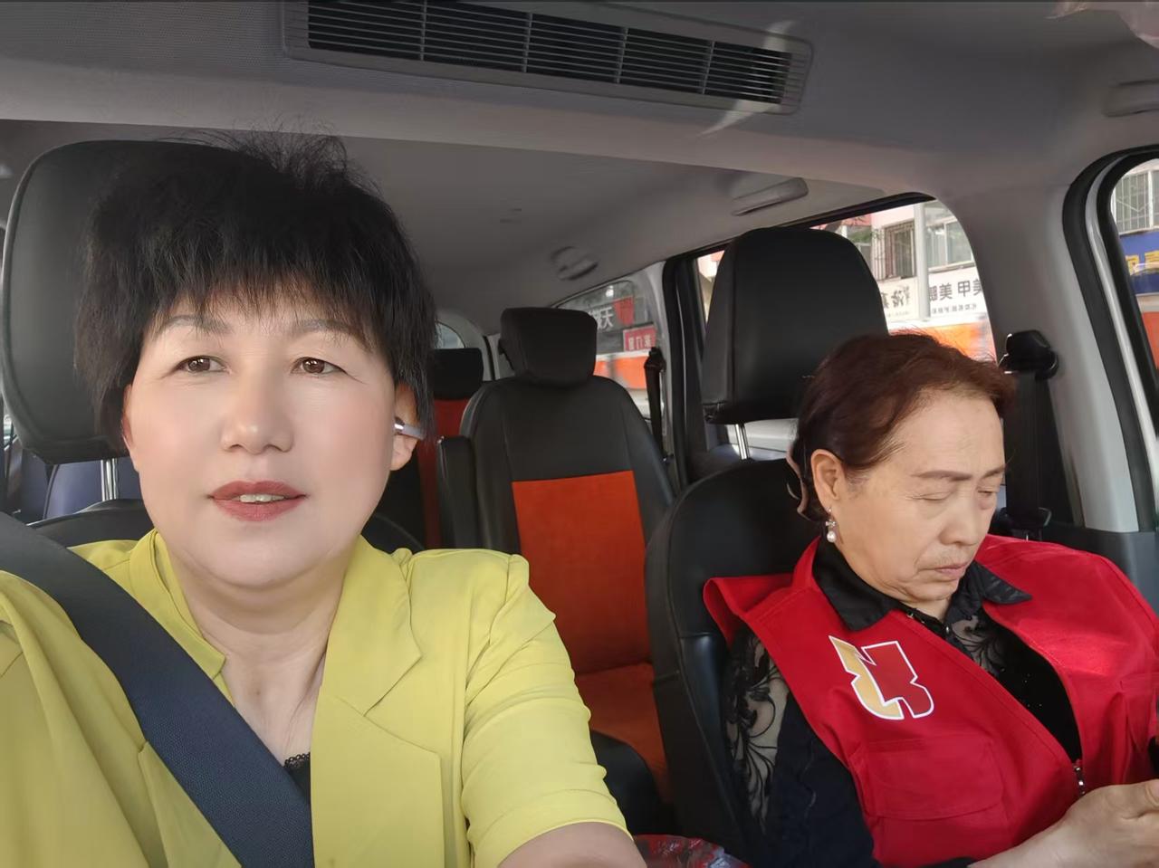 兰州好人岳小平
连续6年高考献爱心

记者王志俭（穿石）文图

6月8日，是万众